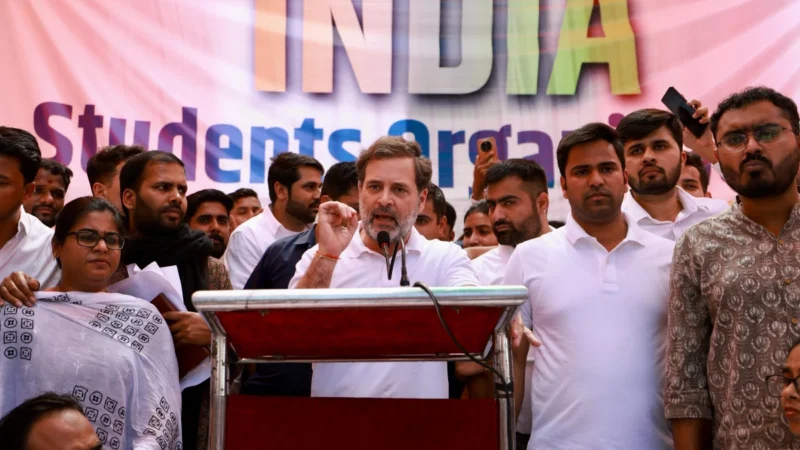 शिक्षा को प्रणाली को नष्ट कर रहा है आरएसएस – राहुल गांधी
