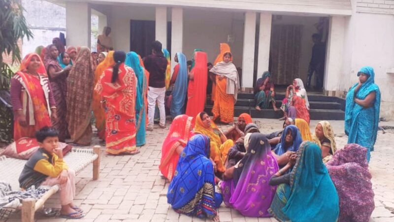 बेटे की मौत से दुखी मां ने ट्रेन के आगे कूद कर दी जान