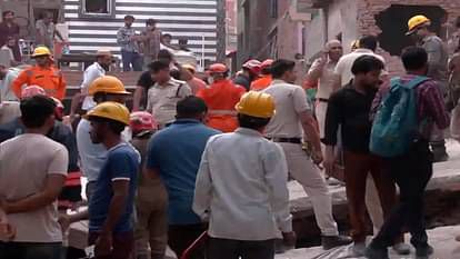 मुस्तफाबाद में छह मंजिला इमारत गिरी, चार की मौत, रेस्क्यू जारी