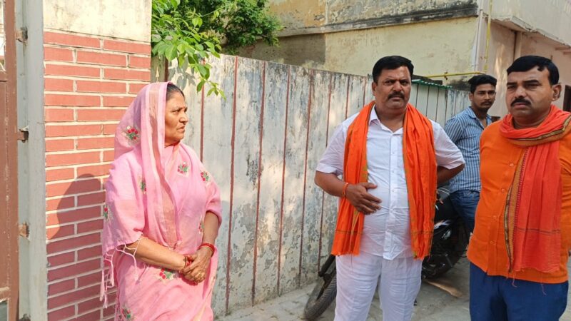 दिनदहाड़े भाजपा पार्षद की चाची की चेन छिन ले गए बदमाश