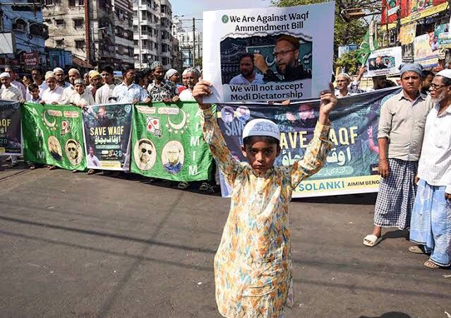 विपक्ष के विरोध के बीच कल लोकसभा में पेश होगा वक्फ विधेयक