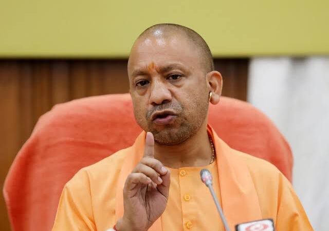 यूपी में बड़ा प्रशासनिक फेरबदल: अयोध्या-अमेठी समेत छह जिलों के डीएम बदले, 16 आईएएस अधिकारियों का तबादला