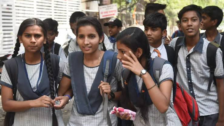 गर्मी को देखते हुए कक्षा 1 से 8 तक के स्कूलों का समय बदला, जानिए कब से कब तक लगेंगी कक्षाएं
