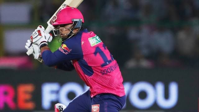 14 साल के वैभव सूर्यवंशी ने IPL डेब्यू में मचाया धमाल, पहली गेंद पर लगाया छक्का, भावुक होकर रो पड़े