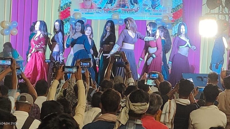 जलती लाशों के बीच मणिकर्णिका घाट पर नगर वधुओं की भावांजलि से गूंजा बाबा का श्रृंगार महोत्सव