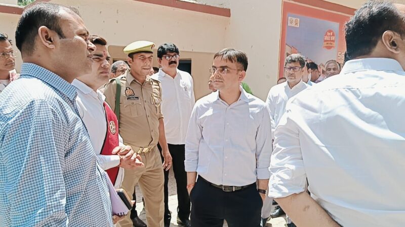 जिलाधिकारी का औचक निरीक्षण, साफ – सफाई पर दिया जोर