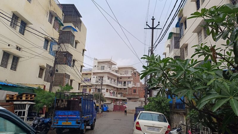 काशी में मौसम ने बदला मिज़ाज, अचानक बारिश से तापमान में गिरावट