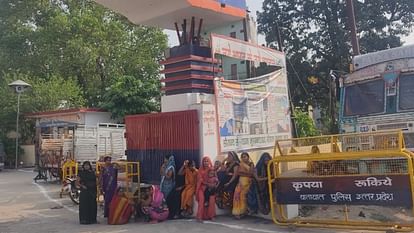 मऊ: कब्र खुदाई को लेकर दो समुदायों में विवाद, पत्थरबाजी के बाद पुलिस की मौजूदगी में हुआ सुलह