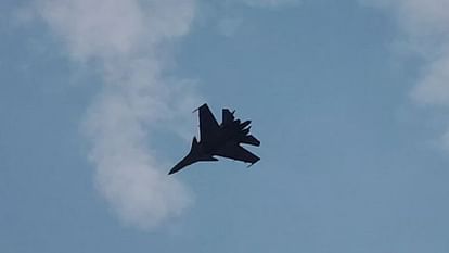 गंगा एक्सप्रेसवे बना वायुसेना की शक्ति प्रदर्शन का मंच: दिन-रात लड़ाकू विमानों की लैंडिंग से रोमांचित हुए लोग