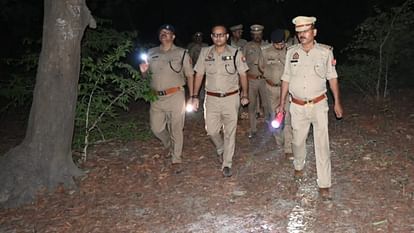 बस्ती: घाघरा के लिए दादी को ढूंढ़ने निकली मासूम की झाड़ियों में मिली लाश, बेरहमी से हत्या को लेकर लोगों में आक्रोश