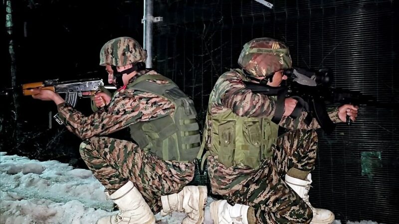 जम्मू-कश्मीर में पाकिस्तान की नापाक हरकत जारी: ड्रोन और भारी गोलाबारी से दहला सीमावर्ती क्षेत्र, दो नागरिकों की मौत