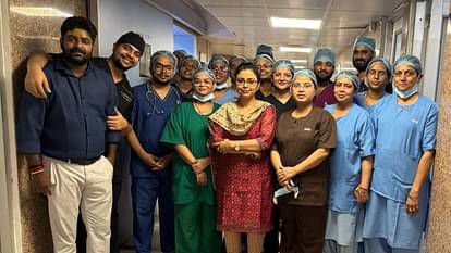 आईएमएस बीएचयू में लैप्रोस्कोपिक सर्जरी से महिला को मिली राहत, बच्चेदानी की सफलतापूर्वक पुनर्स्थापना