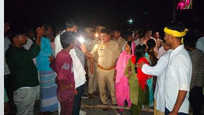 तेलियापुर में अनियंत्रित ट्रक ने ली तीन जानें, गुस्साए ग्रामीणों ने जड़ा जाम