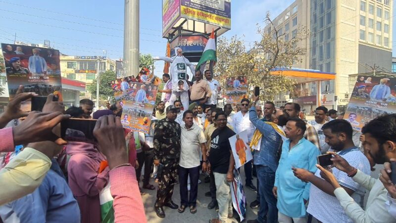 काशी में व्यापारियों ने निकाला विजय जुलूस