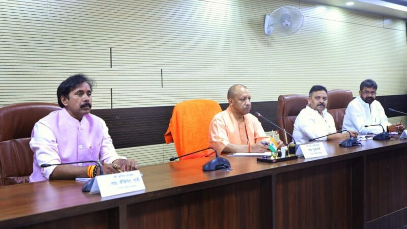 गौ तस्करों पर और तेजी से कड़ी कार्रवाई हो- सीएम योगी