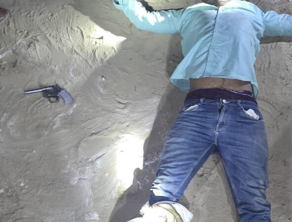 संकटमोचन मंदिर के महंत के घर चोरी का खुलासा: मुठभेड़ में 3 बदमाश घायल, 6 गिरफ्तार