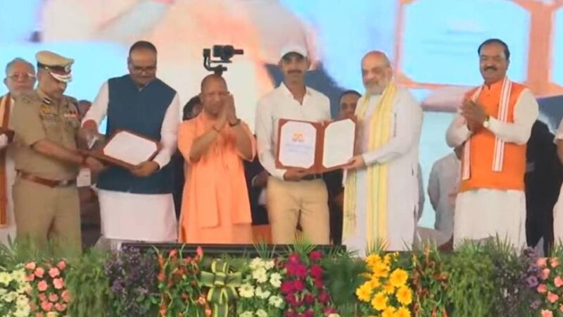 60244 नवचयनित सिपाहियों को नियुक्ति पत्र: CM योगी और गृहमंत्री अमित शाह ने दिए सेवा के मंत्र, कहा- ‘न सिफारिश, न खर्चा, सिर्फ योग्यता’