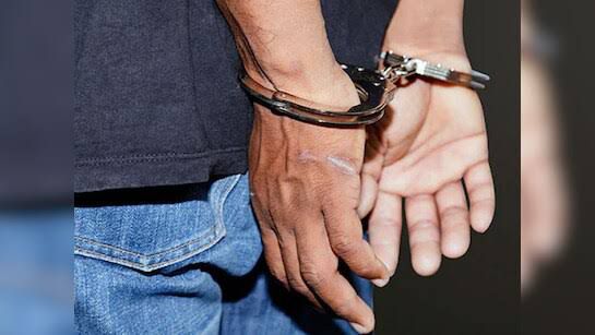 वाराणसी में घूस लेते पकड़े गए दरोगा और सिपाही, एंटी करप्शन टीम ने रंगेहाथ किया गिरफ्तार