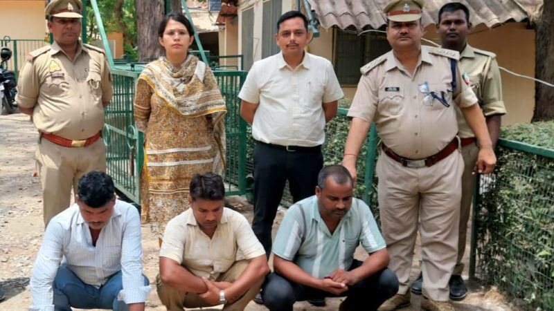 वाराणसी में प्रतिबंधित प्रजाति के 28 तोते बरामद, अवैध व्यापार में तीन आरोपी गिरफ्तार