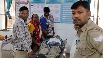 मिर्जापुर में जायलो और पिकअप की टक्कर, रिटायर्ड रेलवे कर्मी की मौत, 14 घायल