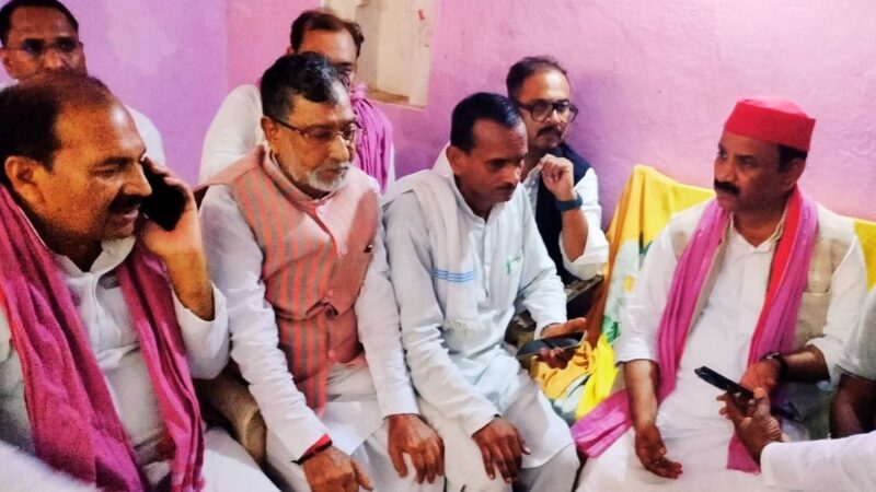 बलिया में डंपर की टक्कर से तीन युवकों की दर्दनाक मौत, गांव में पसरा मातम