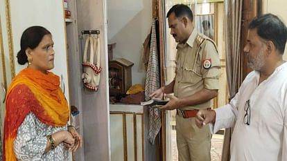 40 सेकेंड में 8 लाख की लूट: सराफा व्यापारी की पत्नी को चाकू दिखाकर नकाबपोश बदमाशों ने दिया वारदात को अंजाम