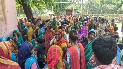 मध्याह्न भोजन खाने से 100 से अधिक बच्चे बीमार, खिचड़ी में कीड़े मिलने का आरोप