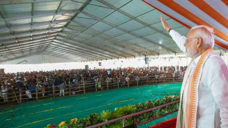 पश्चिम बंगाल में 5,400 करोड़ की परियोजनाओं का उद्घाटन, PM मोदी बोले— ‘TMC के गुंडा टैक्स से रुक गया विकास’