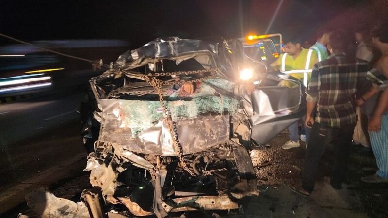 यमुना एक्सप्रेसवे पर भीषण हादसा: एक ही परिवार के छह लोगों की मौत, रामायण पाठ के लिए जा रहे थे बटेश्वर