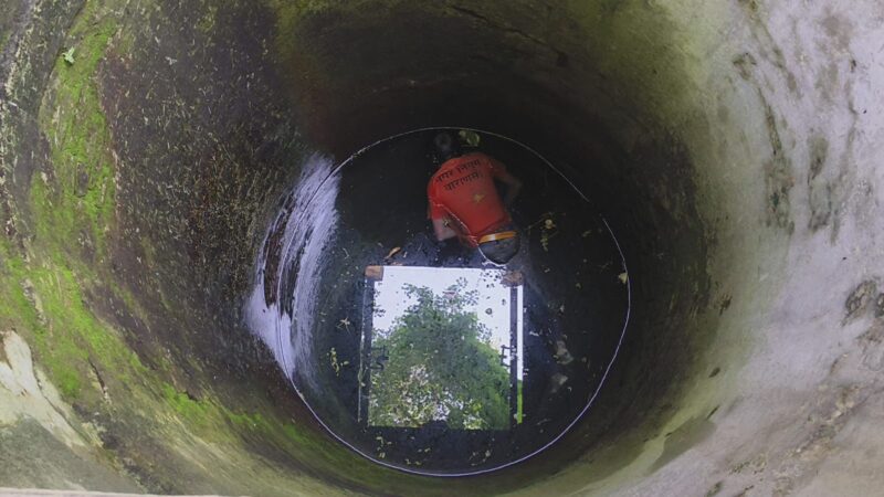 बेनियाबाग क्षेत्र के कुएं में युवक का शव मिलने से सनसनी