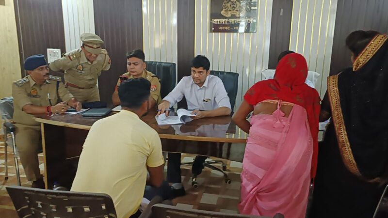 गाजीपुर: थाना दिवस पर डीएम व एसपी ने फरियादियों की सुनी समस्या, जल्द से जल्द निस्तारण का दिया निर्देश