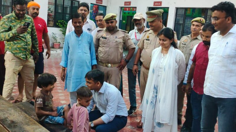 जिलाधिकारी ने बाढ़ प्रभावित क्षेत्र और राहत शिविर का किया निरीक्षण