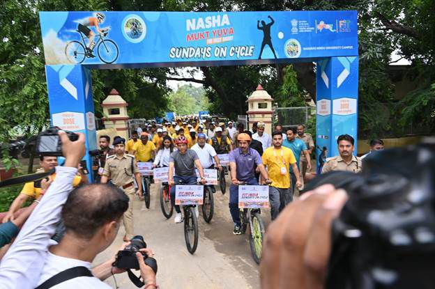 मंत्री मनसुख मांडविया नशा मुक्ति अभियान के लिए 3 हजार लोगों के साथ चलायी साइकिल