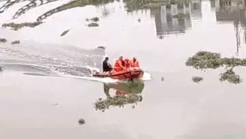 कोनिया घाट पुल हादसे में छात्र की मौत, बचाव में देरी पर परिजनों का हंगामा