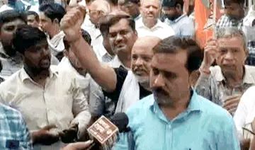 बिजली कर्मियों का ऊर्जा मंत्री आवास पर प्रदर्शन, निजीकरण और सख्त कार्रवाईयों के खिलाफ फूटा गुस्सा