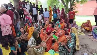 चंदौली: मदरसे की खुदाई में मिला शिवलिंग, स्थानांतरण पर विवाद—महिलाओं ने फिर मूल स्थान पर किया स्थापित, बढ़ा तनाव