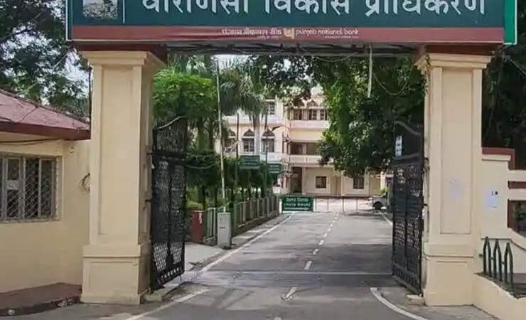 वाराणसी में एंटी करप्शन की बड़ी कार्रवाई, वीडीए के तीन कर्मचारी 25 हजार की घूस लेते गिरफ्तार