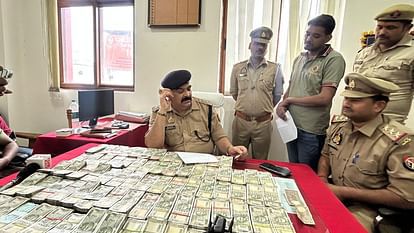 वाराणसी कैंट स्टेशन पर हवाला का पैसा लेकर जा रहा युवक गिरफ्तार, आयकर विभाग कर रहा जांच