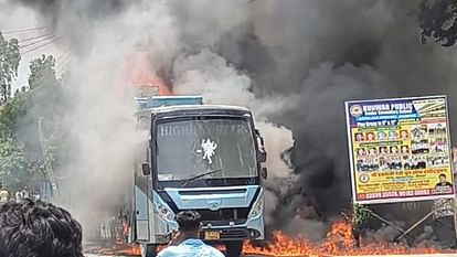 दिल्ली से वाराणसी जा रही टूरिस्ट बस में लगी आग, सभी यात्री सुरक्षित