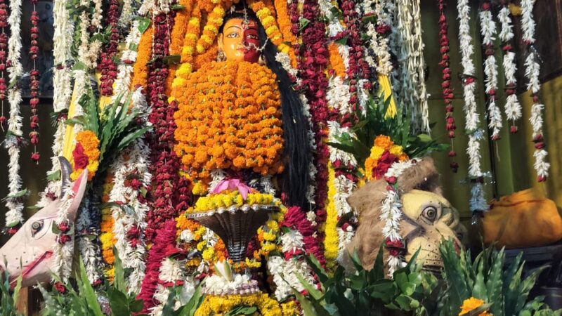 काशी में देवगुरु वृहस्पति की सजी दिव्य झांकी, हुआ भव्य श्रृंगार