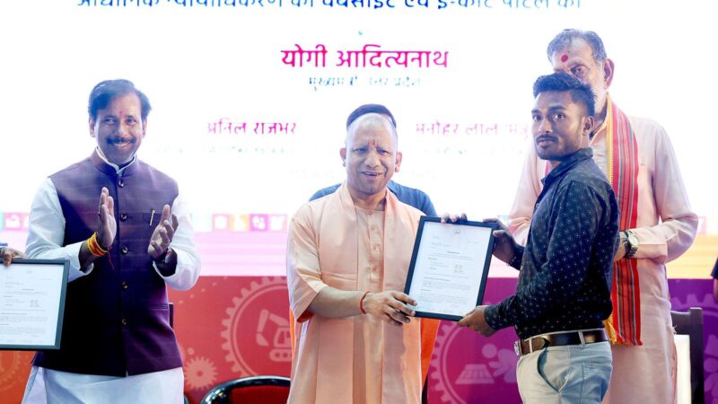 योगी सरकार का बड़ा ऐलान: यूपी में हर युवा को न्यूनतम वेतन की गारंटी