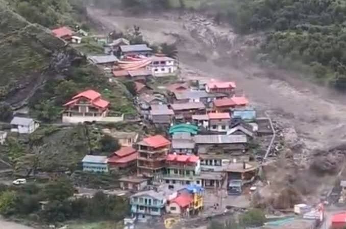 उत्तरकाशी के धराली गांव में बादल फटने से भारी तबाही, 4 की मौत, 70 लापता, कल्प मंदिर बहा