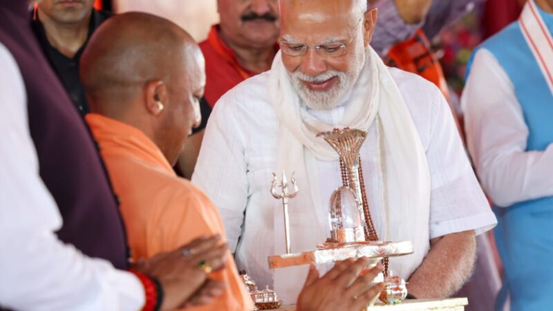 काशी में गरजे पीएम मोदी: ऑपरेशन सिंदूर को मां गंगा और बाबा विश्वनाथ के चरणों में समर्पित किया