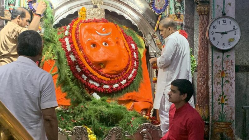 गणेश चतुर्थी पर मंदिरों में उमड़ी भीड़