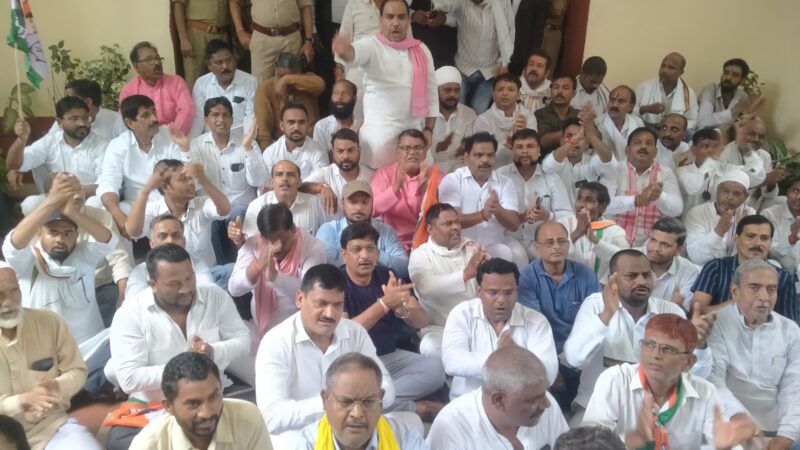 विपक्षी नेताओं की गिरफ्तारी और वोट चोरी के ख़िलाफ़ कांग्रेस का हल्ला बोल