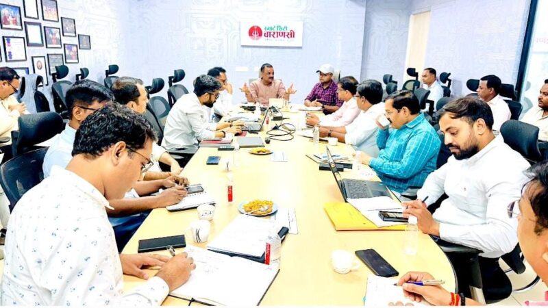 कार्य में शिथिलता को लेकर जल निगम के अधिकारियों को महापौर ने लगाई फटकार