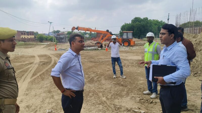 जिलाधिकारी  ने किया ट्रांस वरुणा क्षेत्र में पेयजल परियोजनाओं का स्थलीय निरीक्षण