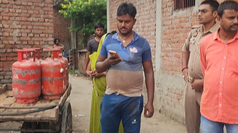 कैंट विधायक ने पकड़ा अवैध सिलेंडर रिफिलिंग का धंधा