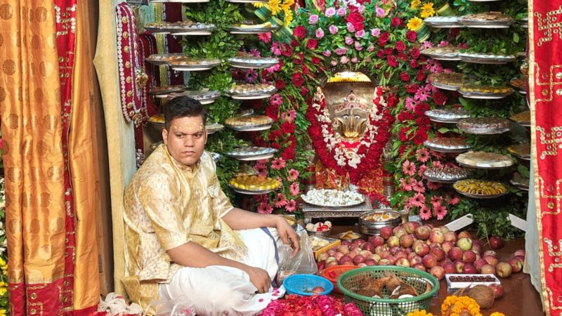 त्रिदेव मंदिर में उतरा राजस्थान, सजा दादी का दरबार