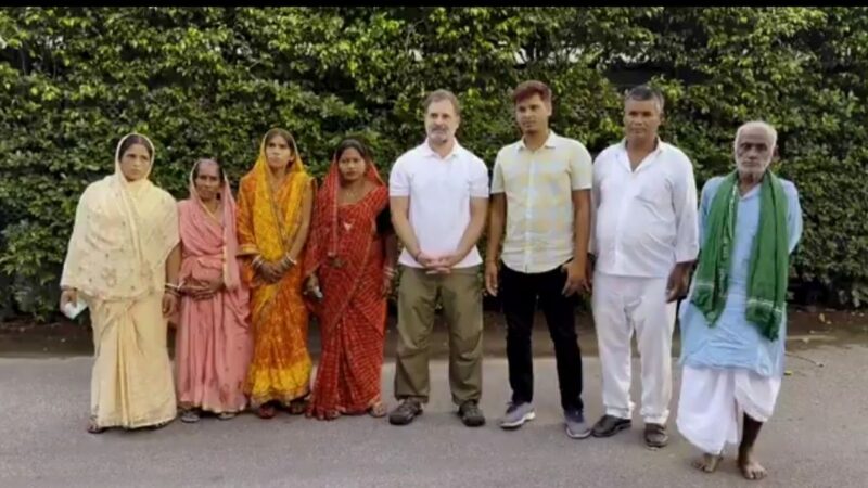 “मृत” घोषित मतदाताओं से राहुल गांधी की मुलाकात, चुनाव आयोग पर गंभीर आरोप